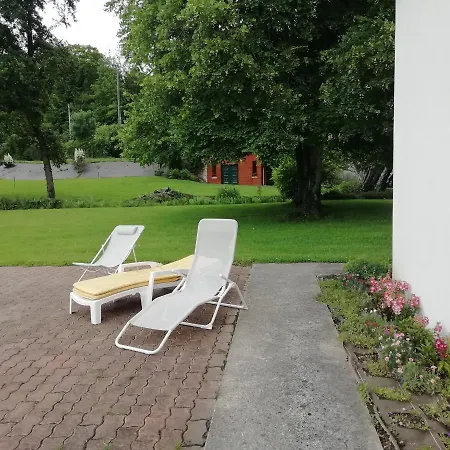 Au Fil De L'eau à La Campagne *