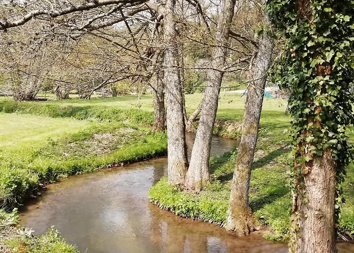 Au Fil De L'eau A La Campagne *