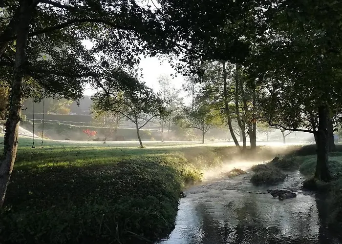 Au Fil De L'eau A La Campagne *
