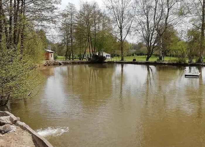 Au Fil De L'eau A La Campagne