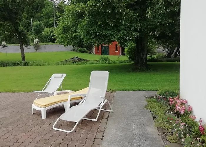 Au Fil De L'eau A La Campagne *