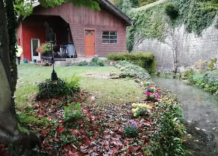 Au Fil De L'eau A La Campagne